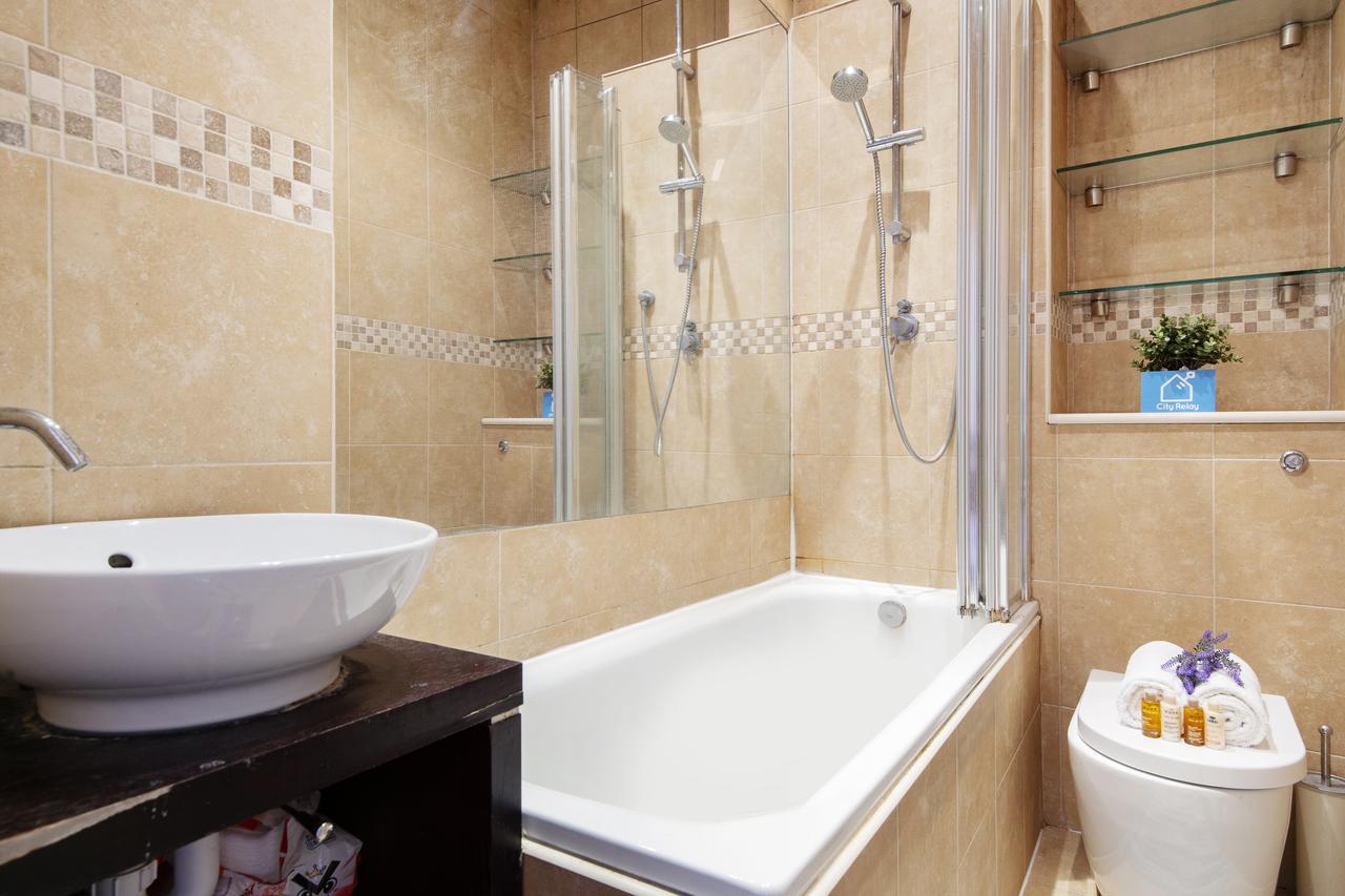 Bright Gratton Road Apartment Londra Dış mekan fotoğraf